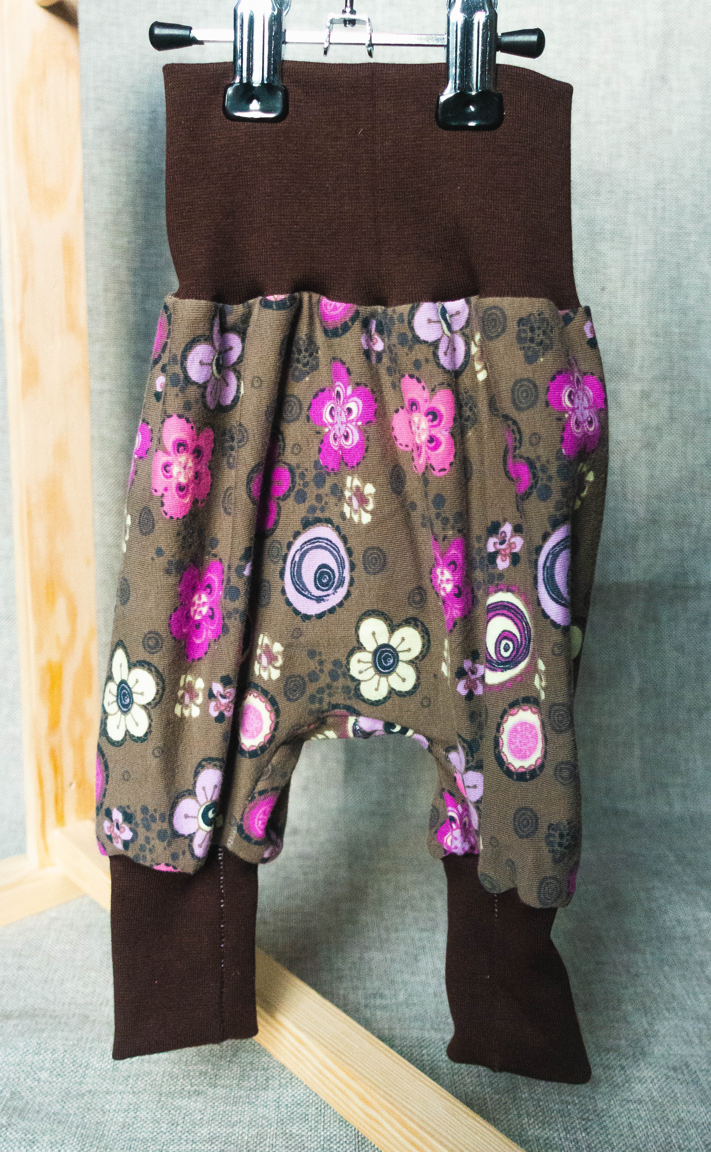 Baby Hose (Blumen braun) Gr. 50-62 - LHS