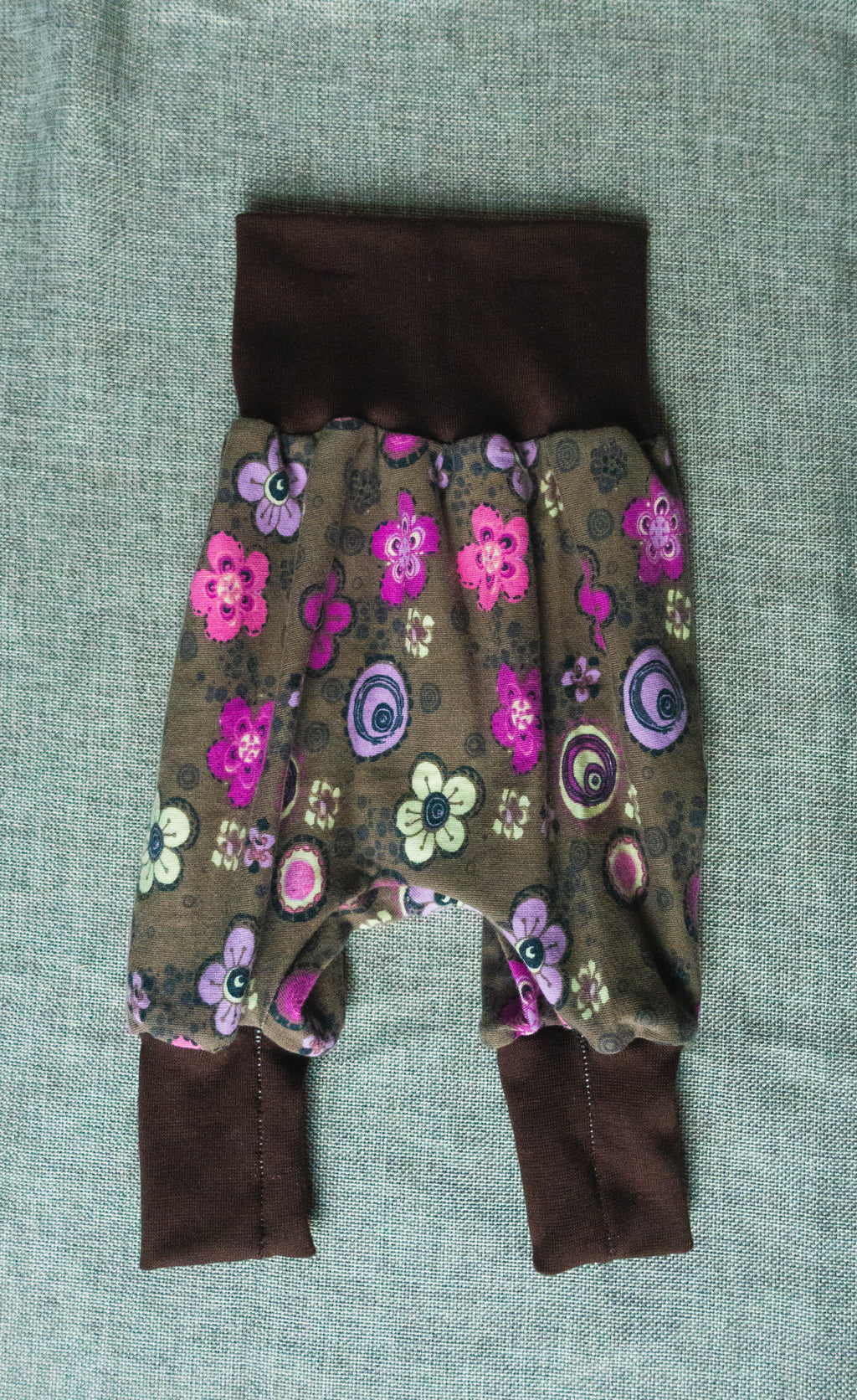 Baby Hose (Blumen braun) Gr. 50-62 - LHS