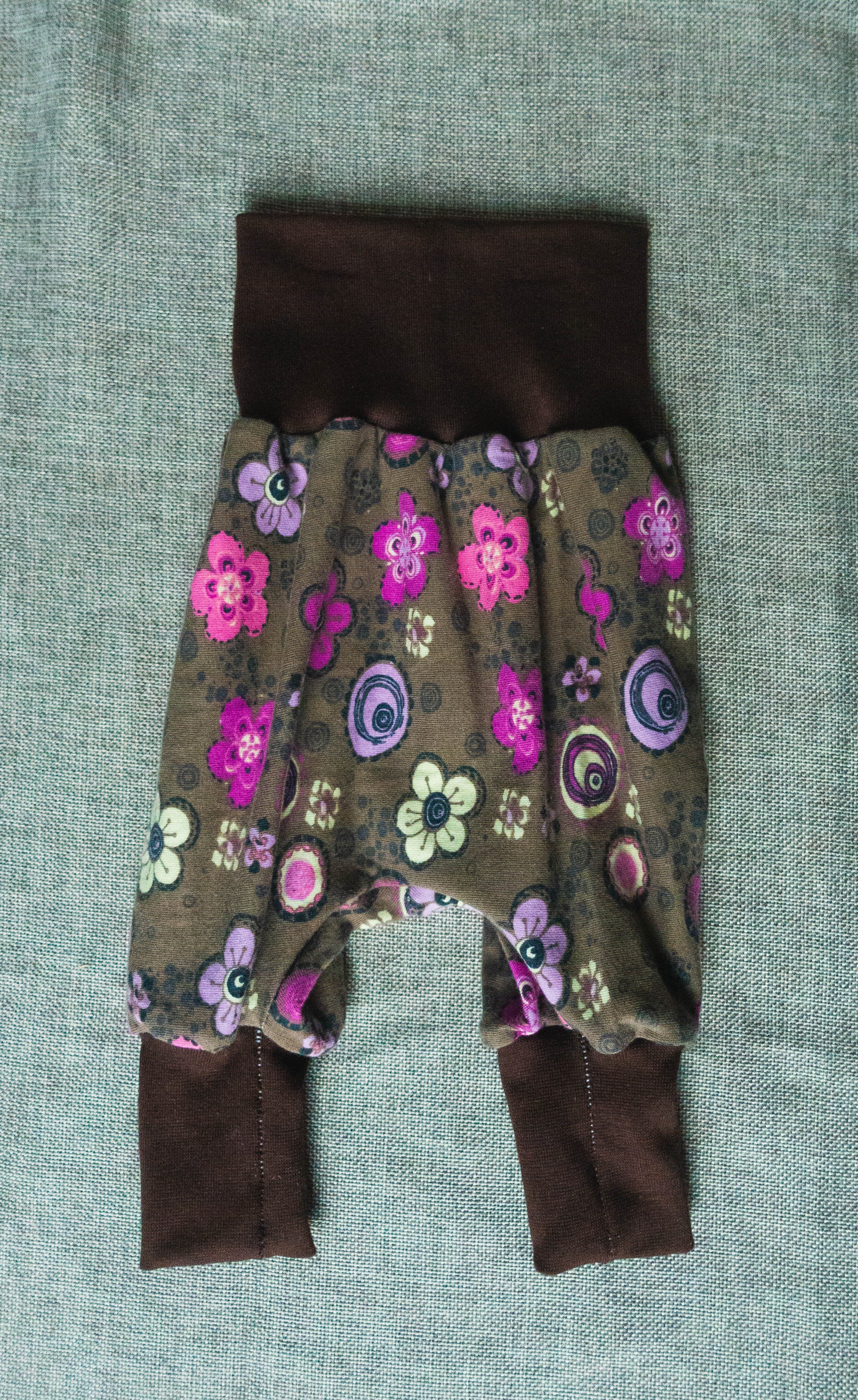 Baby Hose (Blumen braun) Gr. 50-62 - LHS