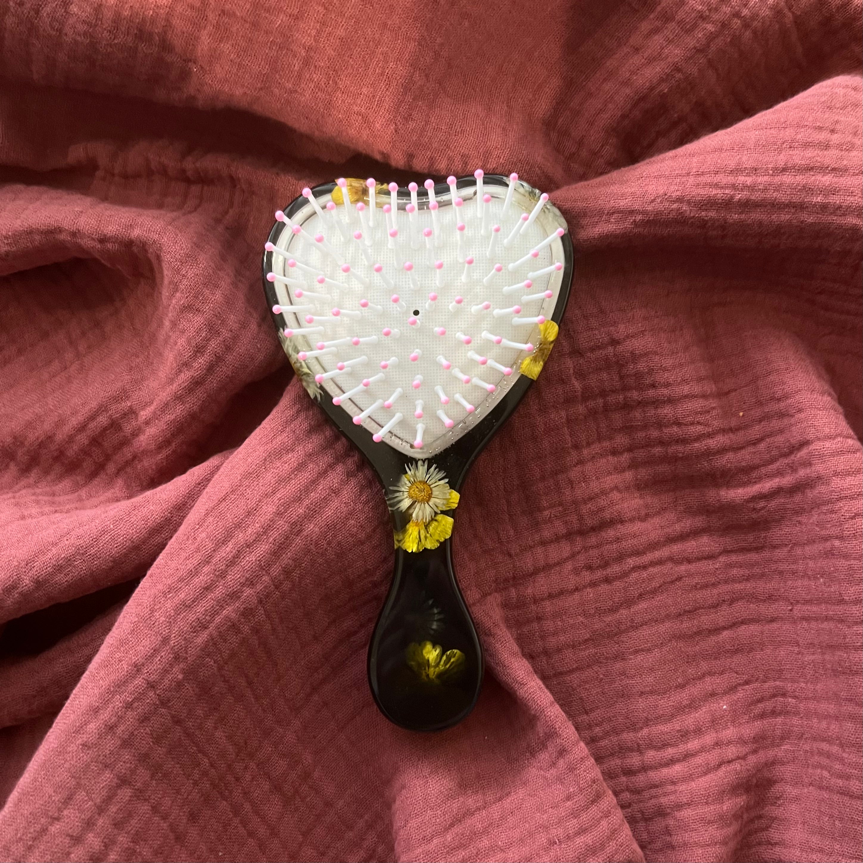 Herz Haarbürste Schwarz mit Blumen - LHS